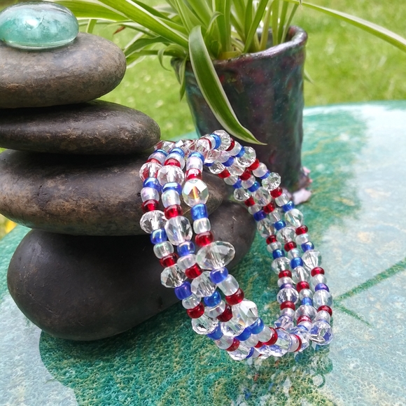 ❤️SOLD❤️Blue Red Glass Beads Bracelet USA Memory Wire Cute America Patriotic - Picture 4 of 9